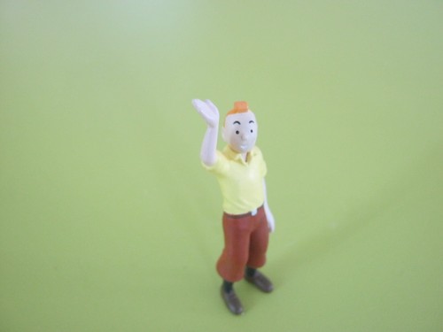 Figurine tintin saluant 6cm - tintin,
